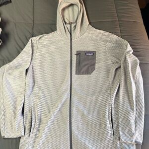 NWOT XL R1 Men’s Patagonia Zip Up Sweater